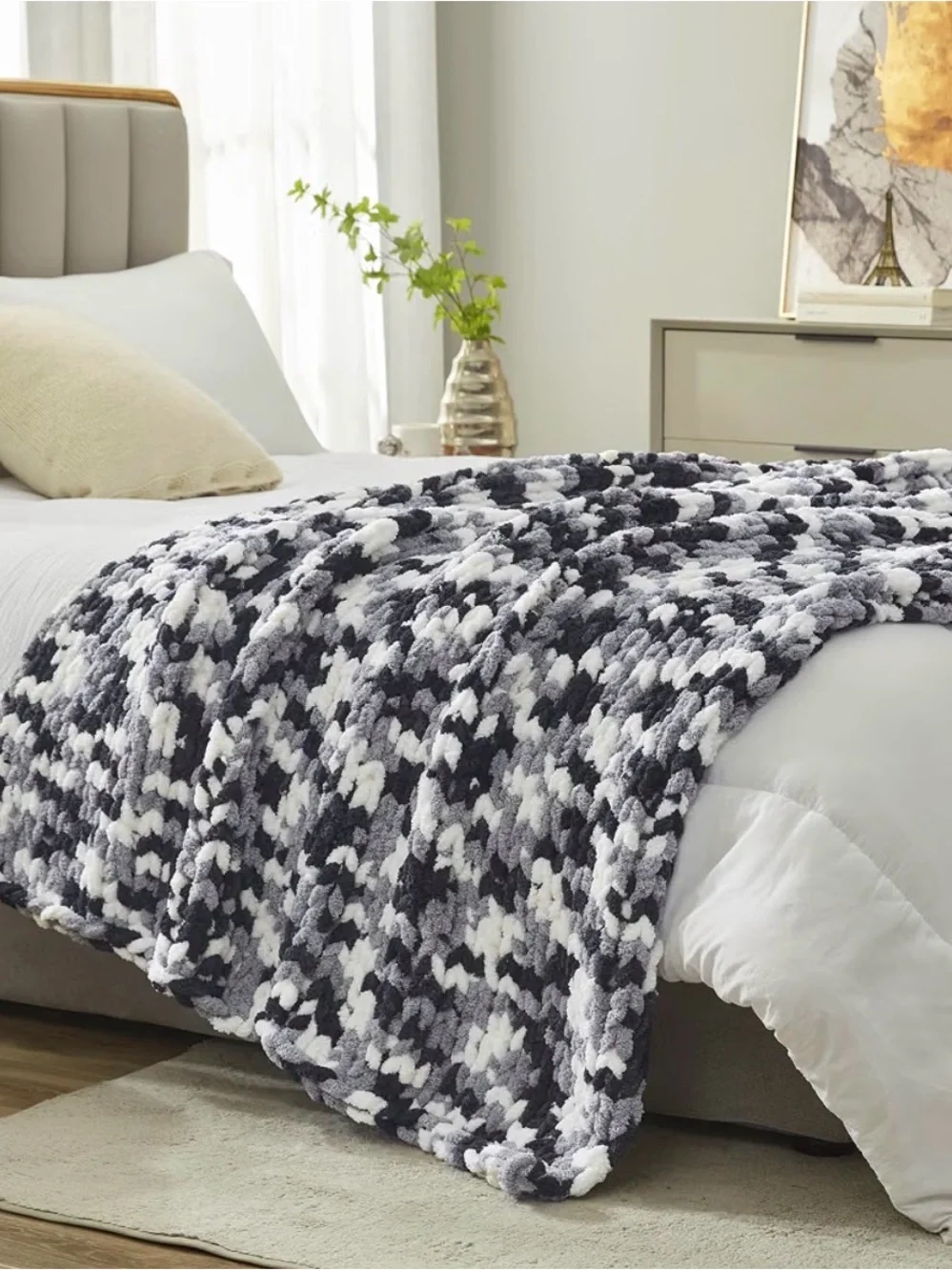 Cozy Plush Houndstooth Throw Blanket in Black & Gray